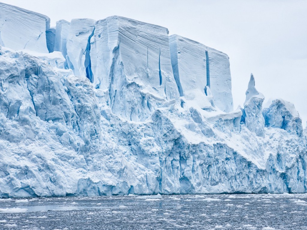 Подо льдами Антарктиды обнаружили активный вулкан