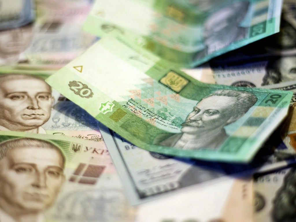 НБУ усыновил официальный курс на уровне 27,77 гривны за доллар