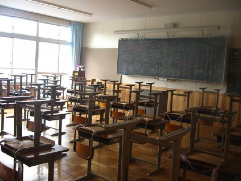 В Киеве в трех школах приостановили учебу из-за гриппа