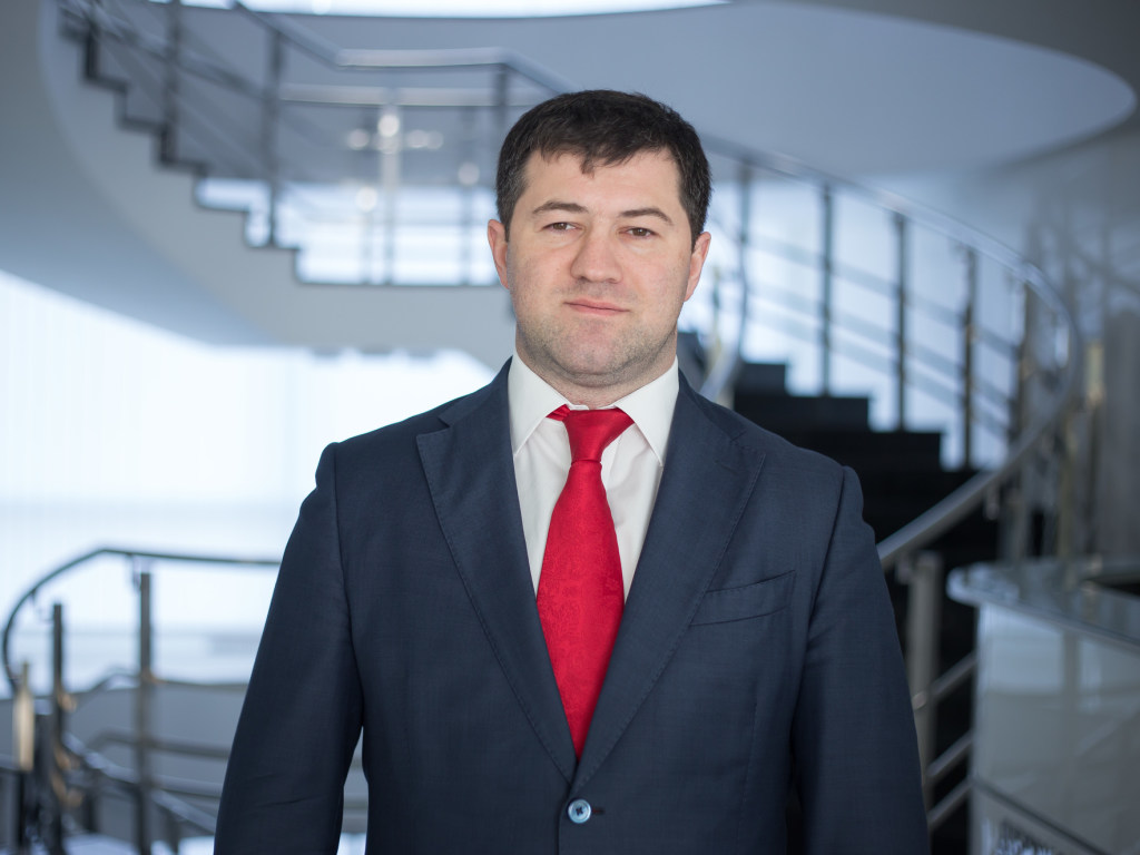 Суд восстановил Насирова в должности главы ГФС