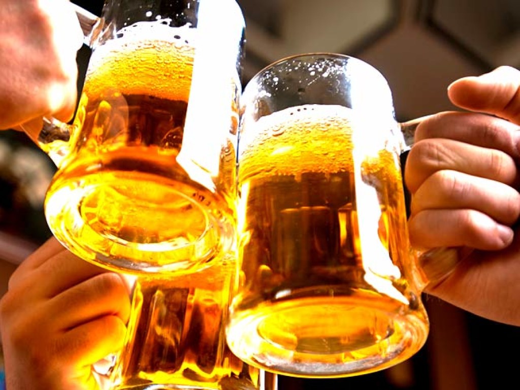 «Чтобы не вопила»: В Харькове родители поили пивом своего годовалого ребенка