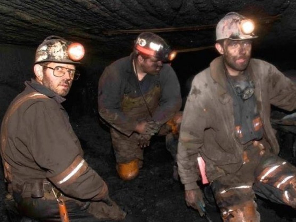 Требуют вернуть зарплатные долги: львовские шахтеры устроили протест под землей