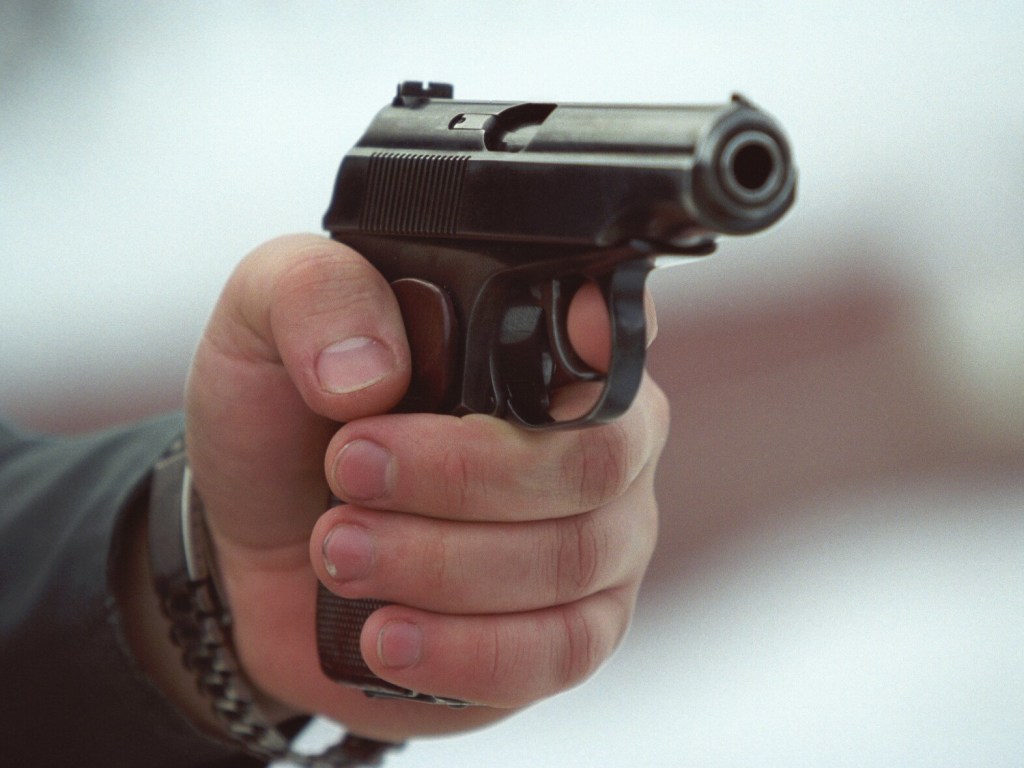 Вооруженный мужчина ограбил банк на Полтавщине