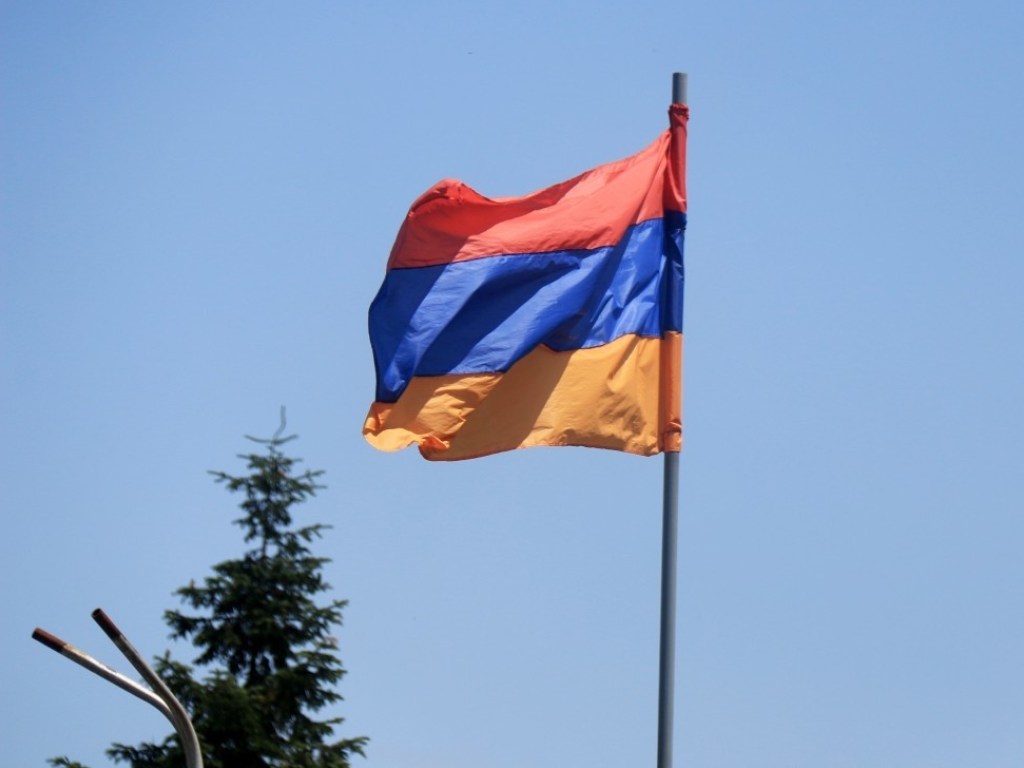 Новое правительство Армении будет дружить и с Россией, и с Западом – эксперт