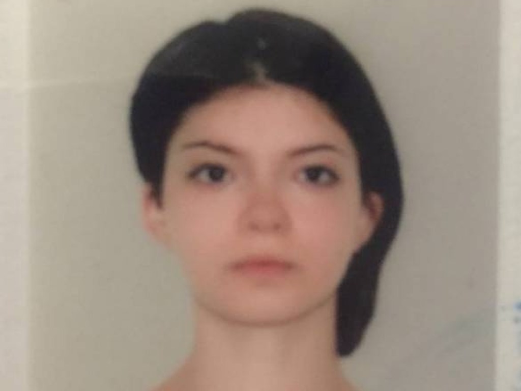 В Харькове пропала 16-летняя девушка с сиреневыми волосами (ФОТО)