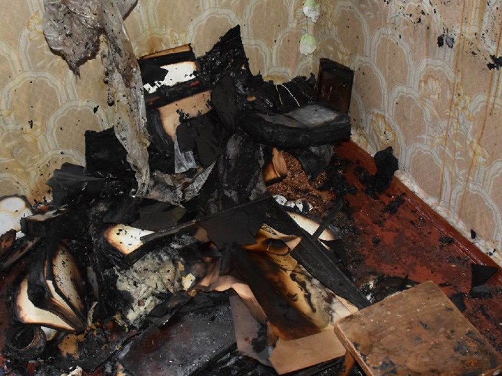 В Николаеве горела квартира в пятиэтажке: погибла женщина, 16 человек эвакуировали (ФОТО)