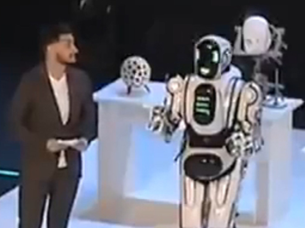 «Самый современный робот» Борис в России оказался танцором в костюме (ВИДЕО)