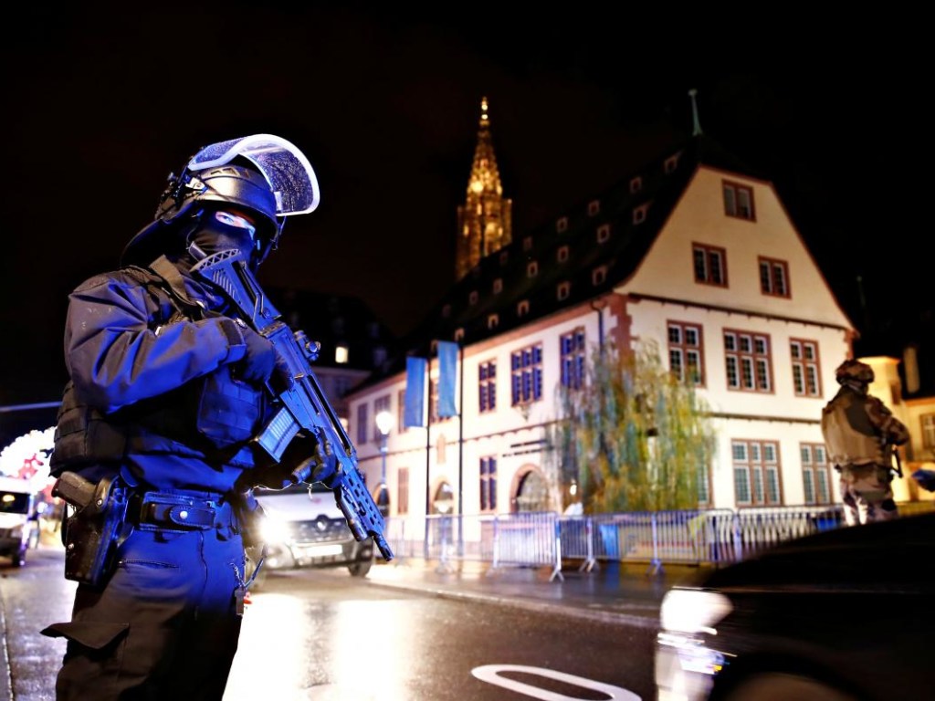 Власти Франции усилили меры безопасности после стрельбы в Страсбурге