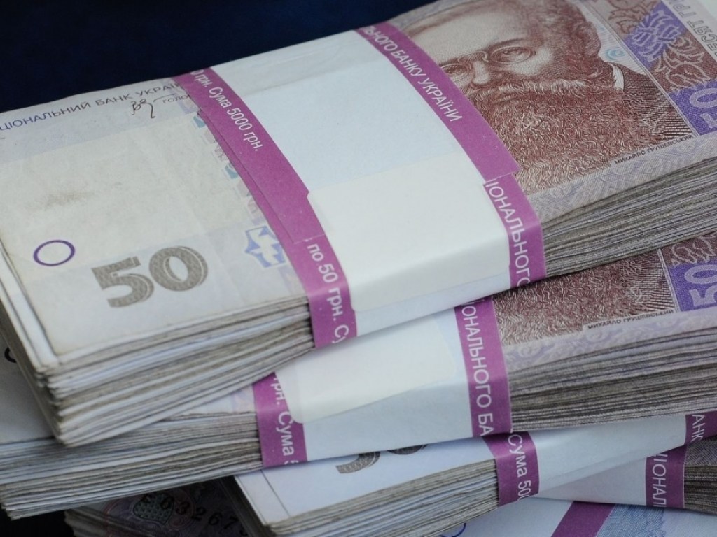 Украинцы начали забирать деньги с депозитов – СМИ