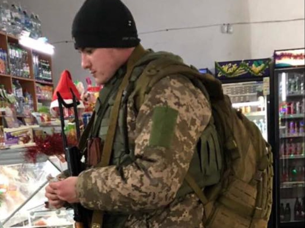 На Донбассе военнослужащие избили сослуживца, отобрав у него ноутбук и телефон (ФОТО)