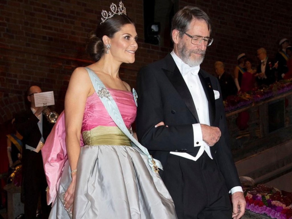 Принцесса Швеции появилась на публике в платье своей матери 23-летней давности (ФОТО)