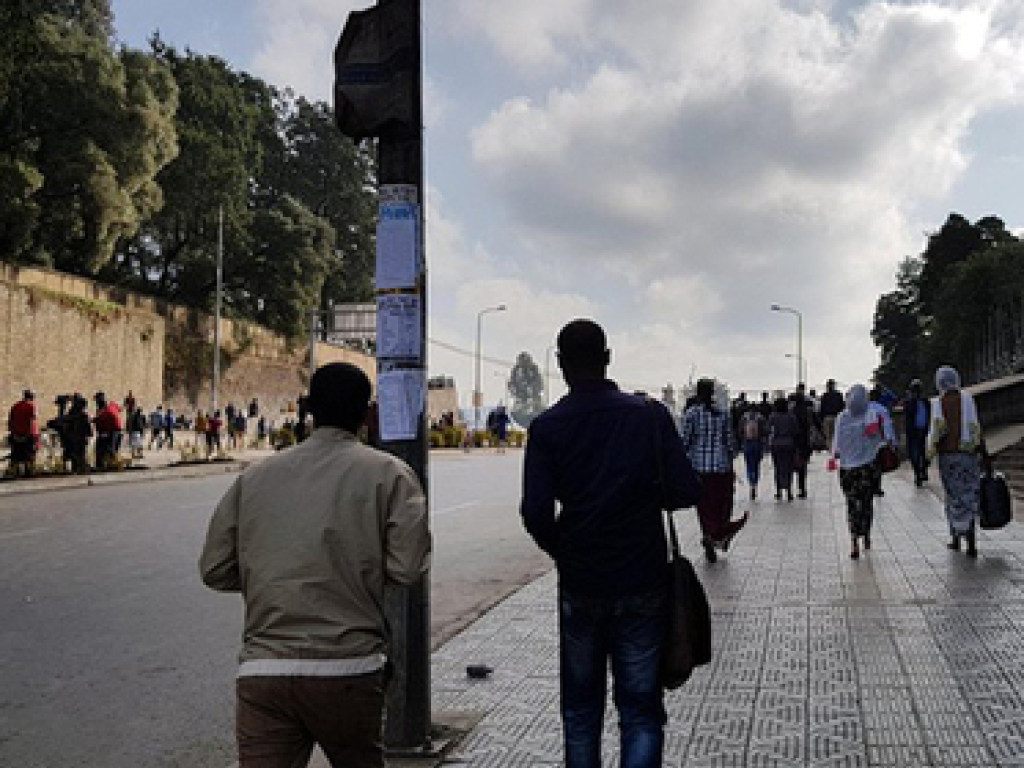 Торжество оптической иллюзии: эфиопский город поделили на два «мира» (ФОТО)