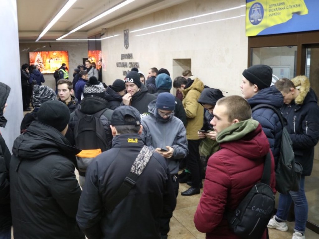 Сотни активистов заблокировали вход в ГФС из-за коррупции Мартынова на Одесской таможне (ВИДЕО)