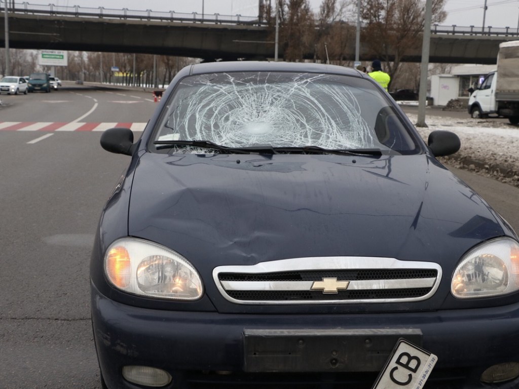 В Днепре Chevrolet сбил 53-летнюю женщину на «зебре» (ФОТО, ВИДЕО)