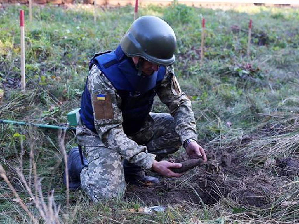 На Донбассе неизвестные закопали взрывчатку: хотели подорвать водовод (ФОТО, ВИДЕО)
