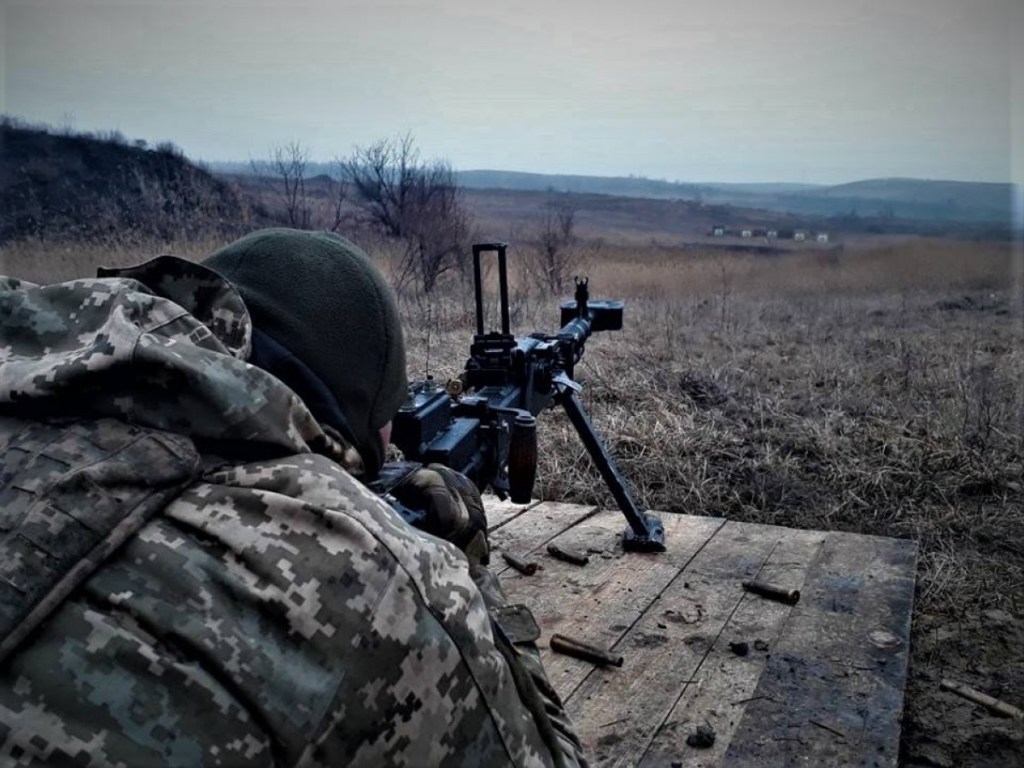 На Донбассе противник 8 раз обстрелял позиции ВСУ, один военнослужащий получил ранение