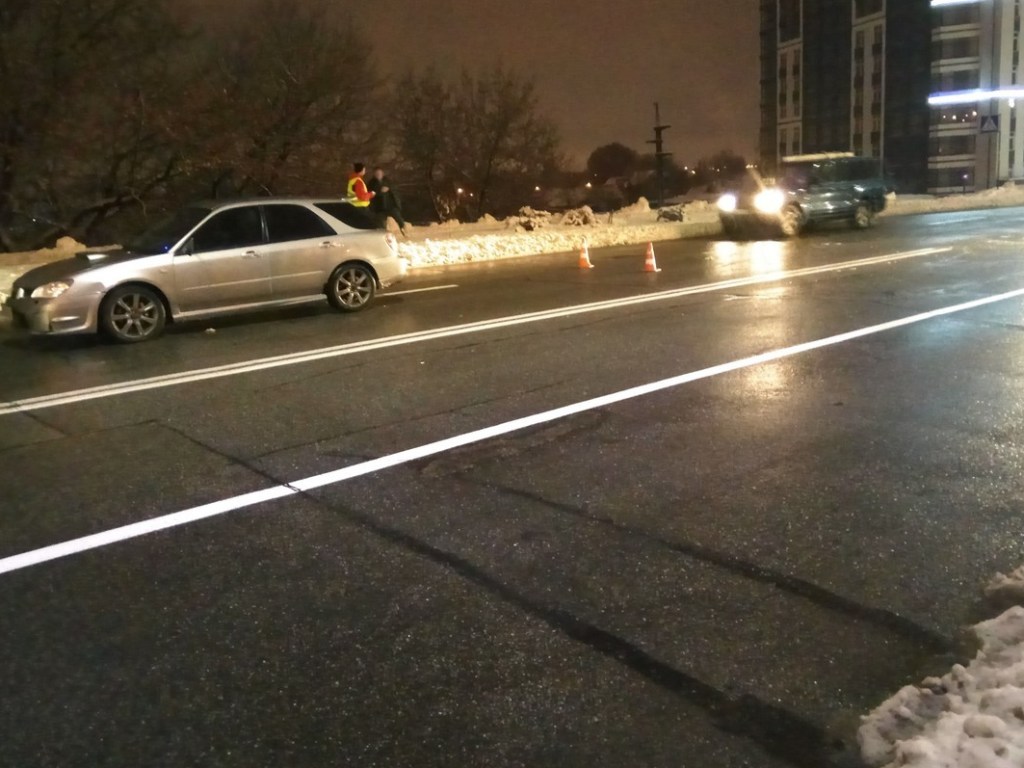 В Киеве водитель Subaru сбил парня на «зебре» (ФОТО, ВИДЕО)