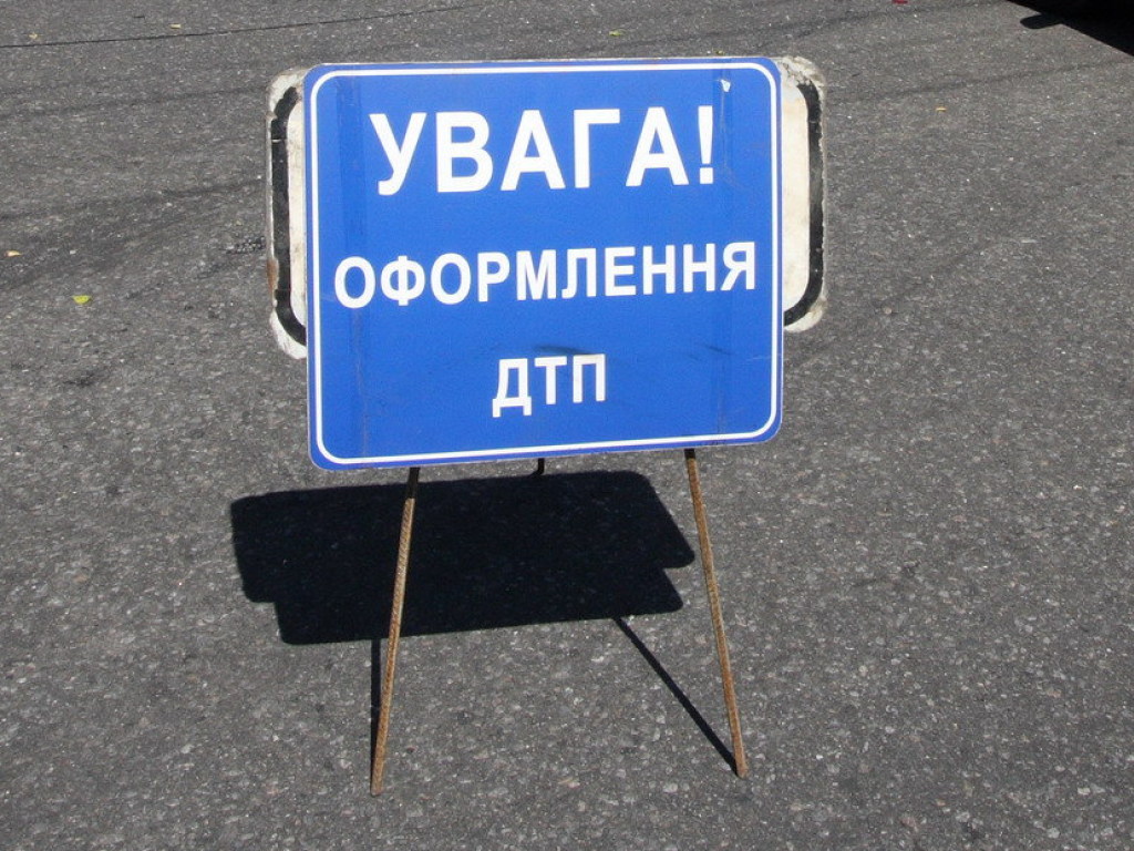 В Кировоградской области столкнулись внедорожник «Нива» и микроавтобус Mercedes