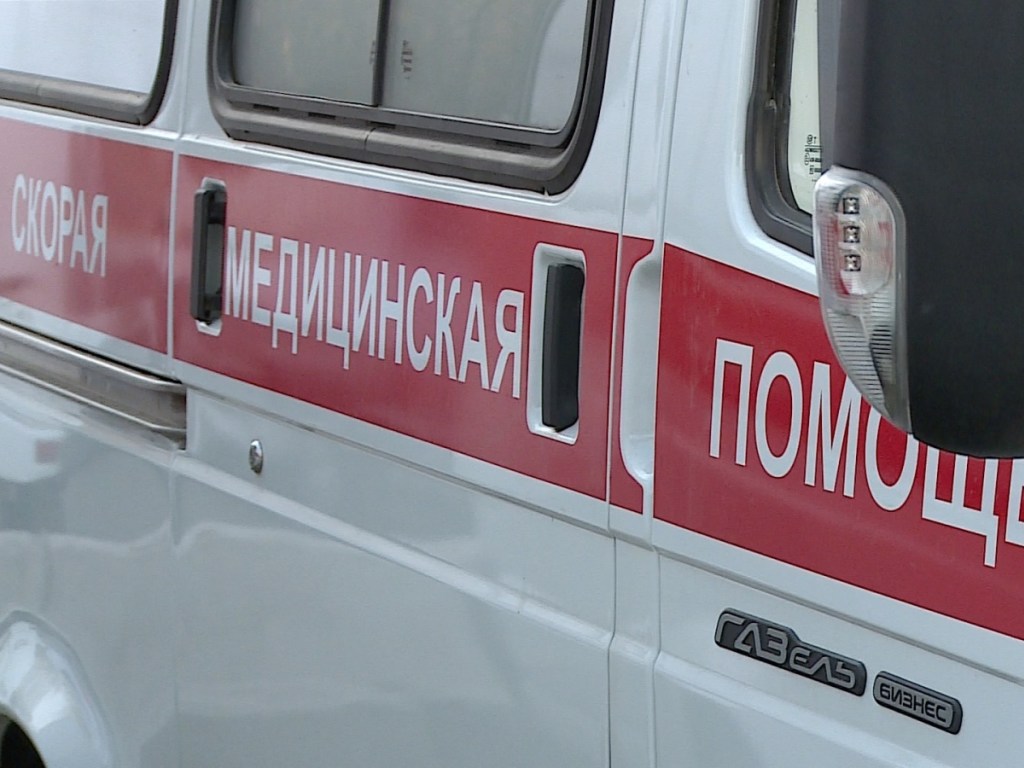 В Николаеве пьяная женщина упала на проезжую часть и ударилась об троллейбус