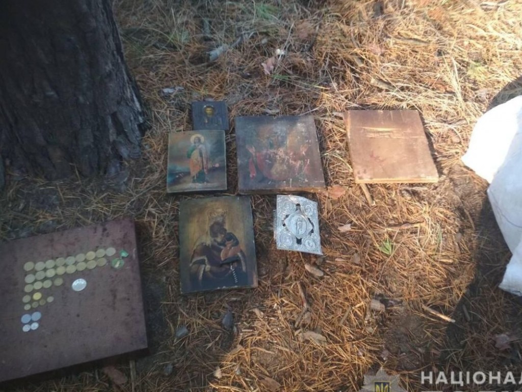 В Харьковской области мужчина похитил 9 икон из храма (ФОТО)
