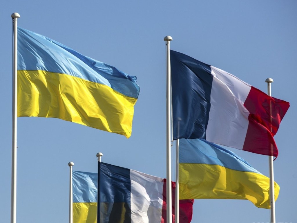 Франция передала Украине копии уникальных исторических документов (ФОТО)