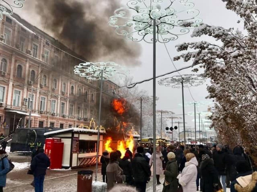 На Софийской площади в Киеве произошел пожар