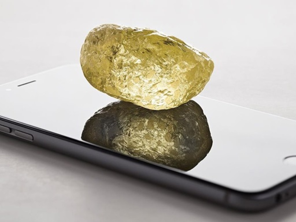 В Канаде найден алмаз размером с куриное яйцо