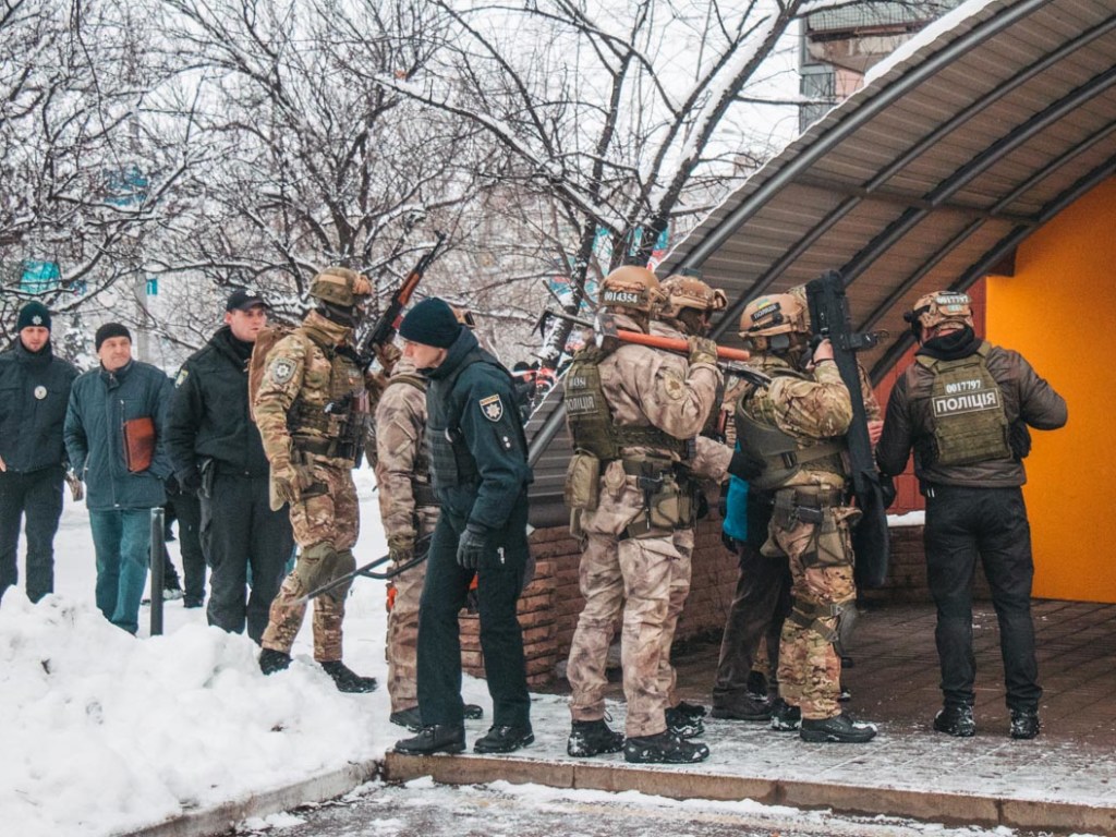 В Киеве неадекватный наркоман пытался ограбить оружейный магазин (ФОТО, ВИДЕО)