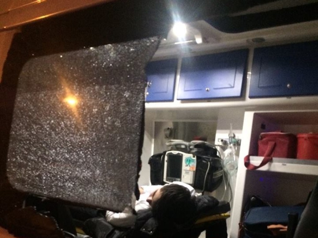 В Киеве пьяный мужчина повредил машину «скорой помощи» (ФОТО)