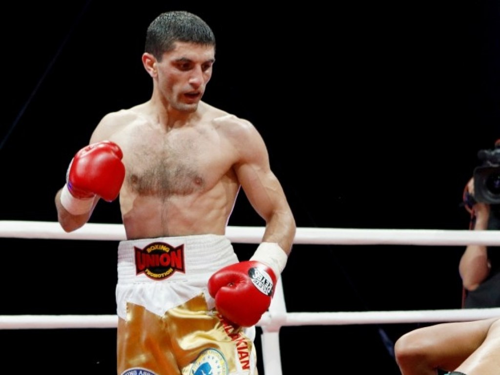 Бокс: украинец Далакян на ринге не пощадил своего доминиканского оппонента (ВИДЕО)