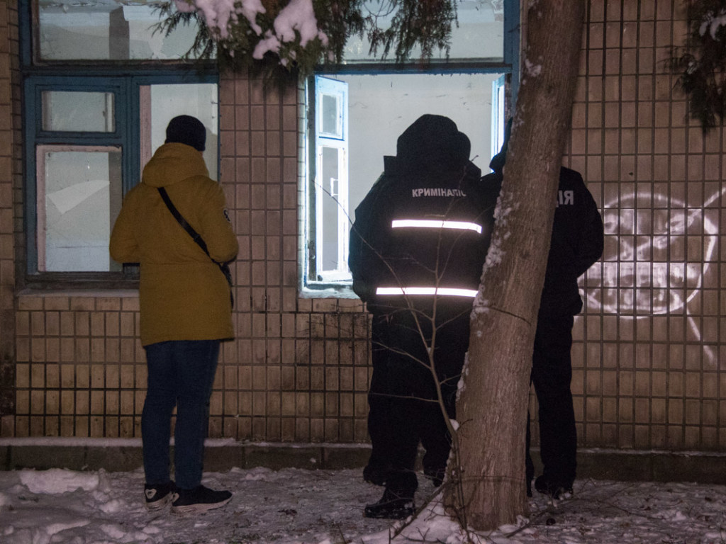В заброшенном здании в Киеве обнаружили изувеченный труп (ФОТО, ВИДЕО)