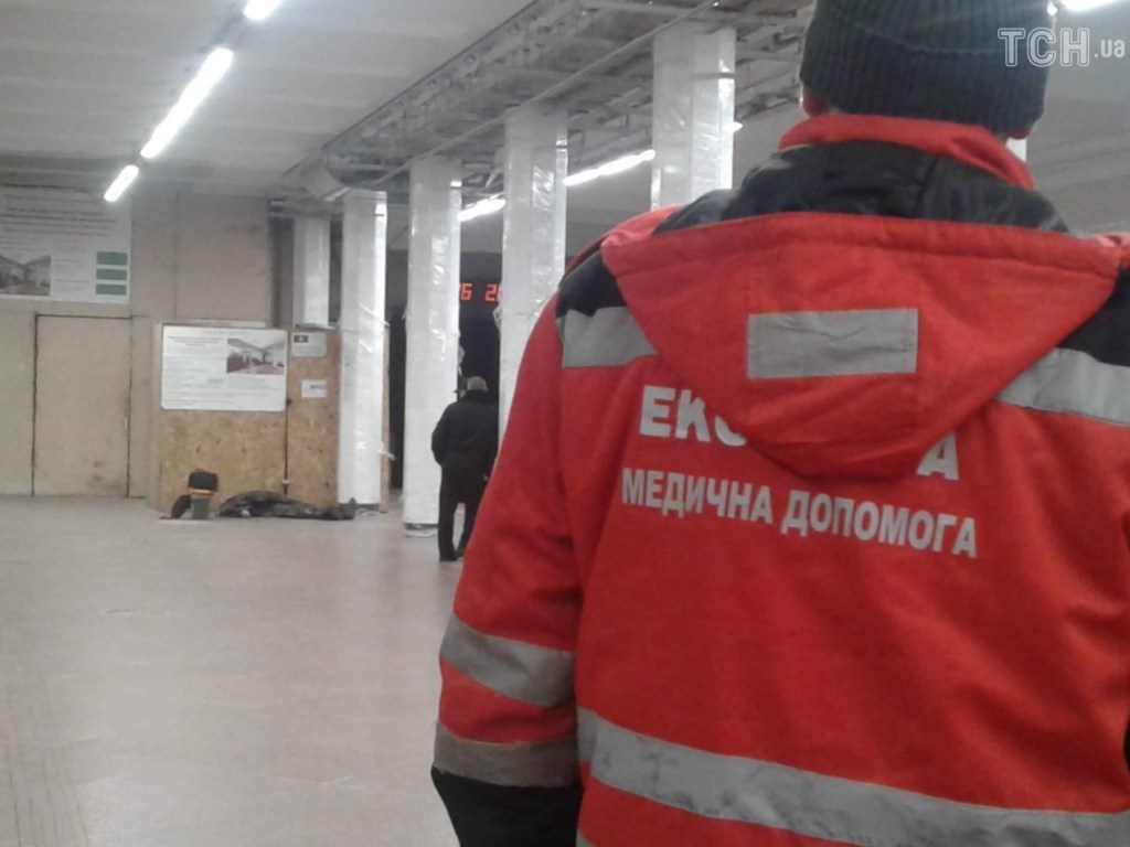 В метро Киева на платформе умер пассажир (ФОТО)