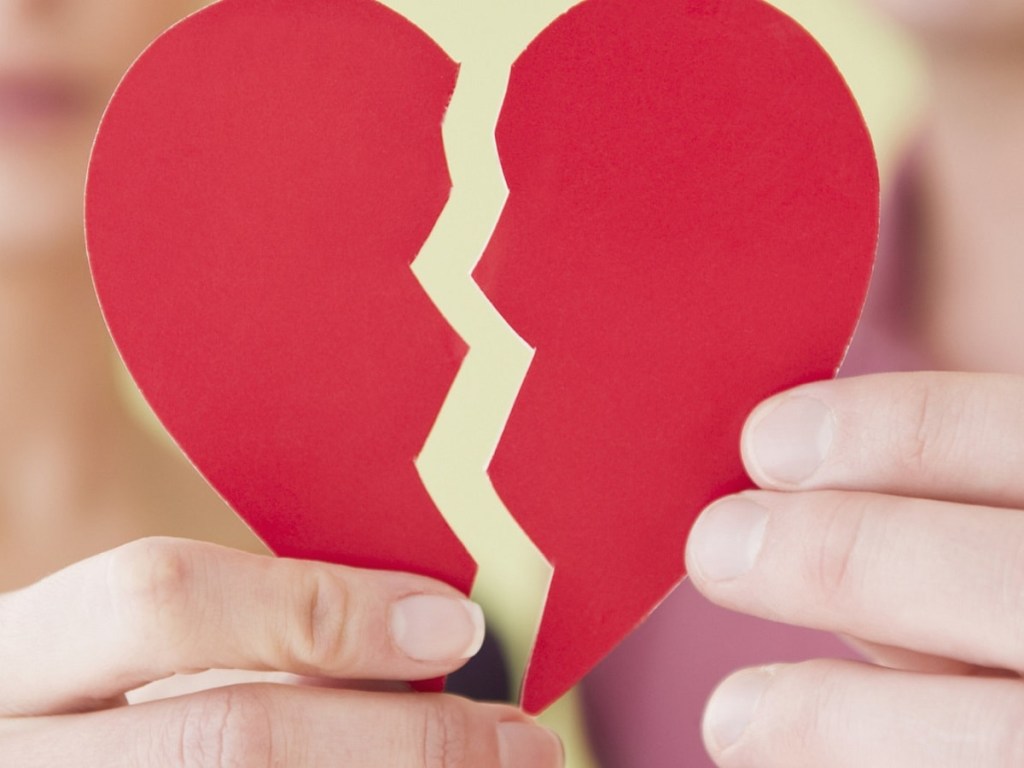Влюбленные и семейные пары расстаются, потому что не смогли привыкнуть к неидеальным партнерам &#8212; психолог