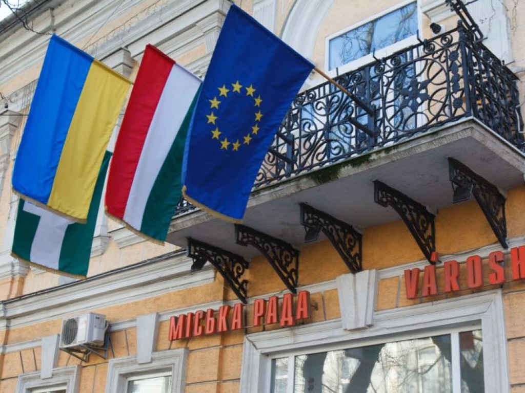 Курс на примирение: Венгрия откроет бесплатные курсы украинского языка в Берегово