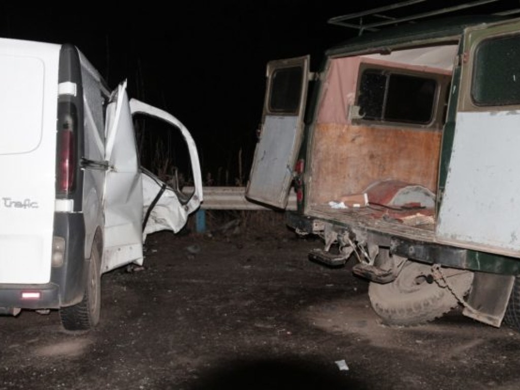 Под Херсоном столкнулись два микроавтобуса: погибло пять человек (ФОТО)