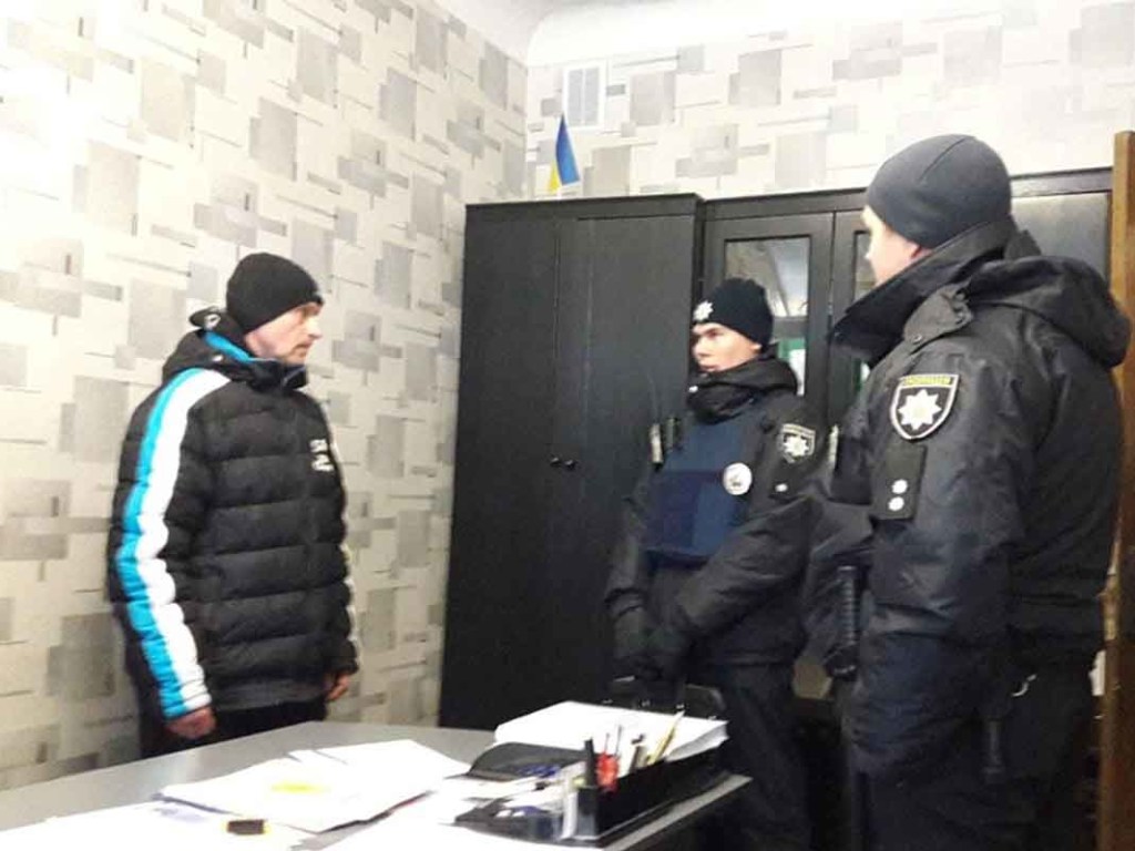 В Харькове  возле школы поймали педофила (ФОТО)