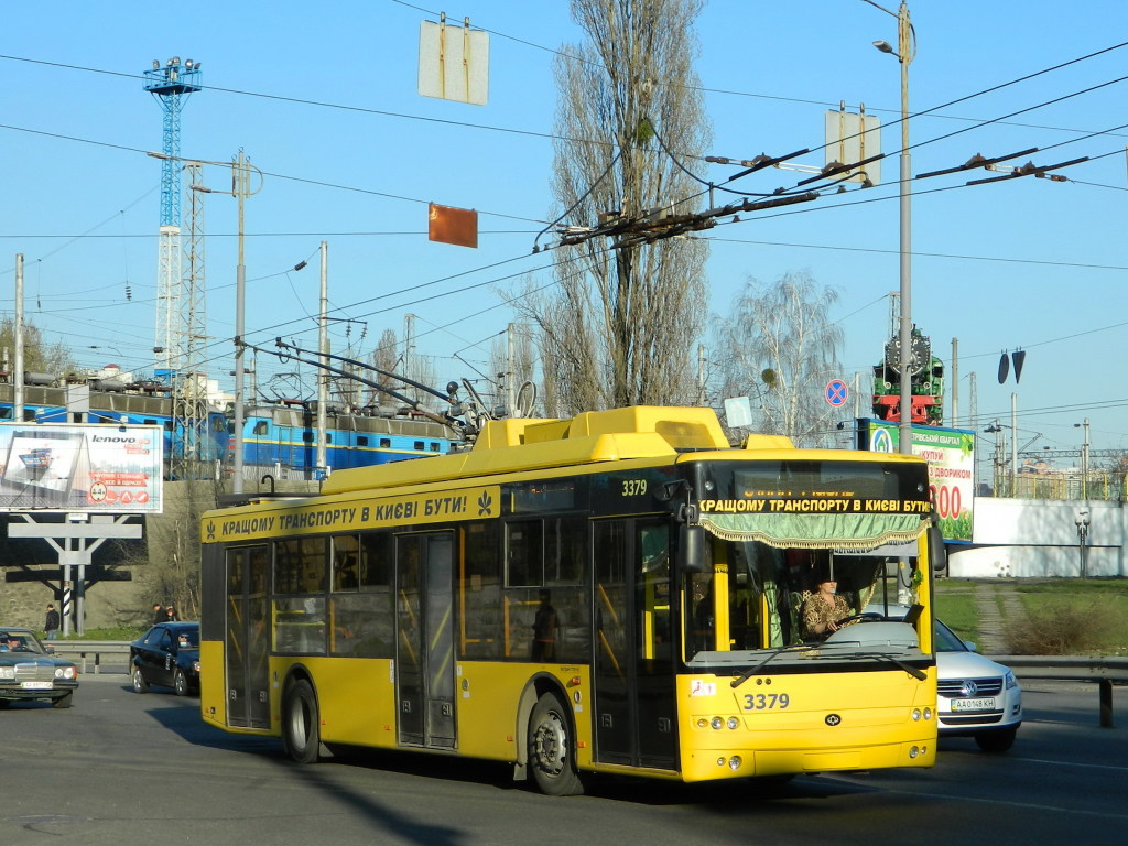 В Киеве на Телиги загорелся троллейбус во время движения (ВИДЕО)