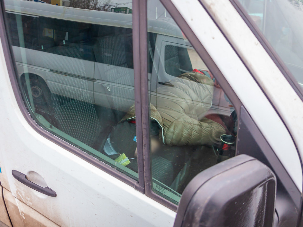 В Днепре обнаружили мертвого мужчину за рулем автомобиля (ФОТО, ВИДЕО)