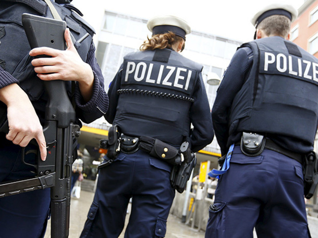 В Германии усилили меры безопасности в аэропортах из-за угрозы терактов на рождественские праздники