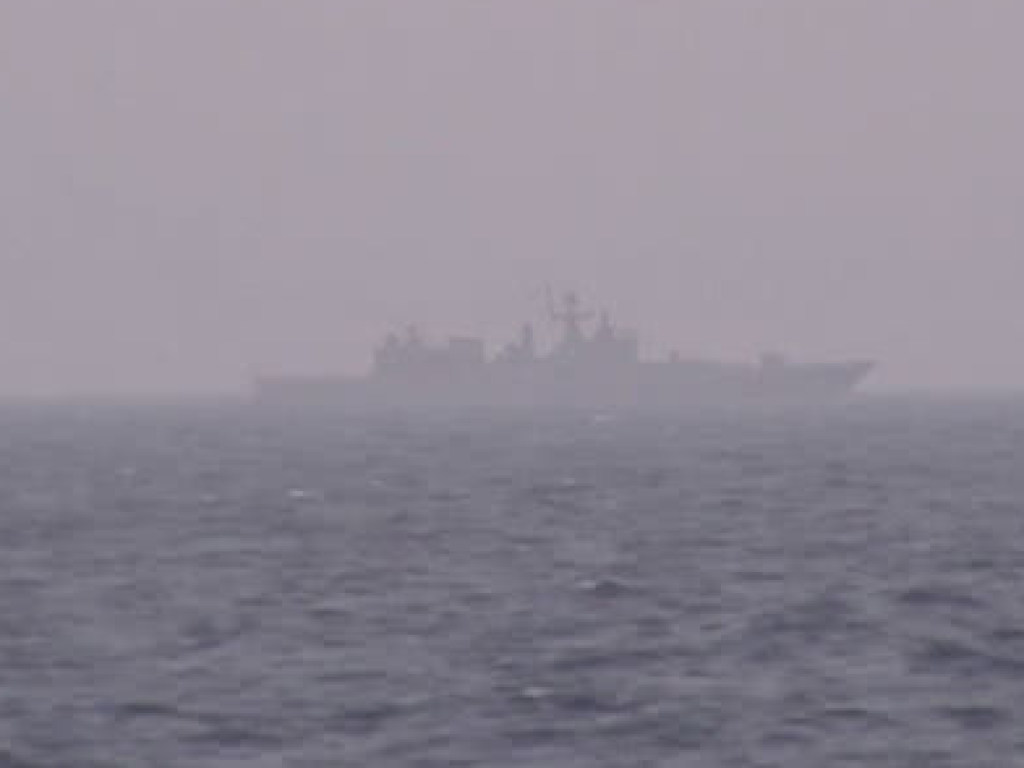 В Азовское море движется российский ракетный фрегат с вертолетом на борту (ФОТО)