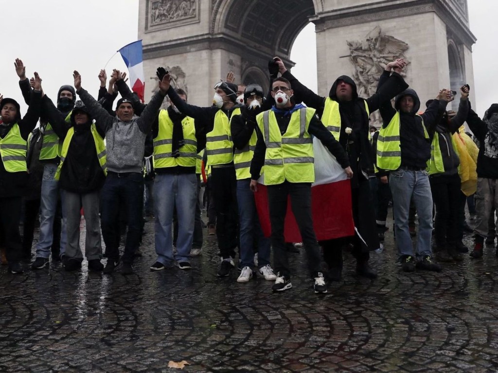 Протесты «желтых жилетов» во Франции: число погибших возросло до 10