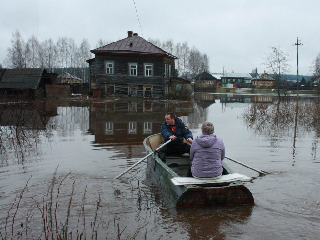 Паводок в Украине: Спасатели предупредили об угрозе наводнений и лавин