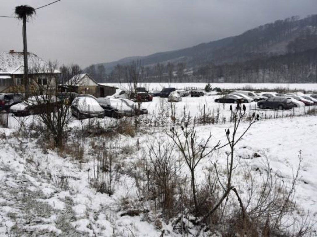 Украинцы завалили «евробляхами» приграничный поселок Убля (ФОТО)