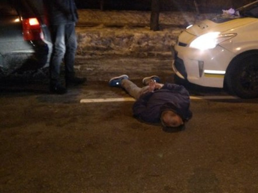 В Киеве у пьяного водителя нашли сверток с наркотиками (ФОТО)