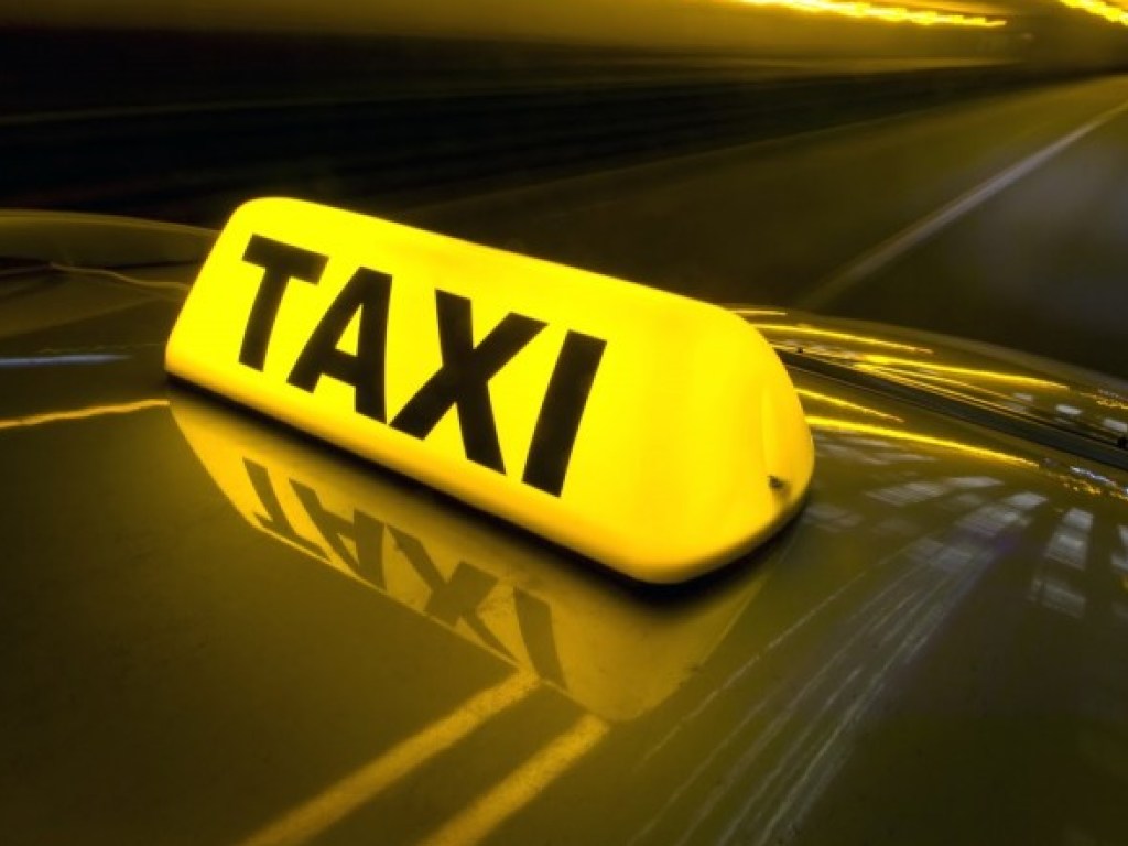 В новогоднюю ночь услуги такси в Украине подорожают на 100% &#8212; СМИ