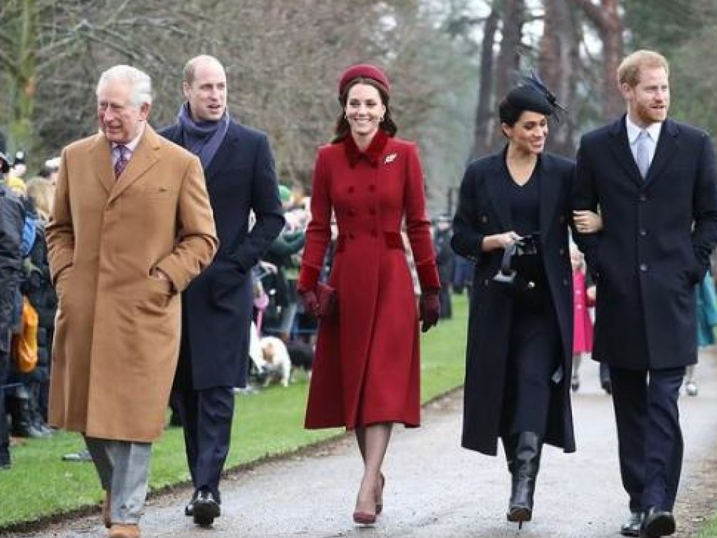 Королевская семья посетила службу в церкви: смотрим на наряды Кейт Миддлтон и Меган Маркл (ФОТО, ВИДЕО)