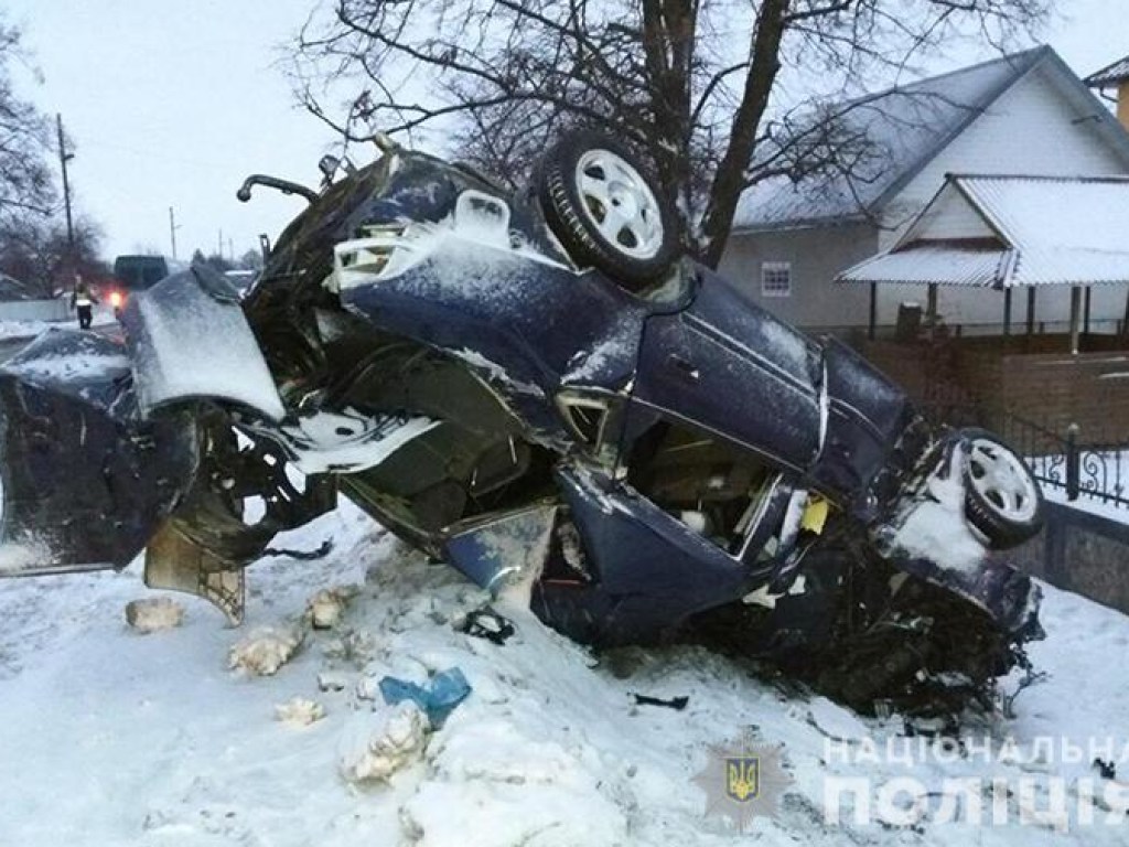 В Ивано-Франковской области молодой водитель Opel погиб при столкновении с бетонным забором (ФОТО)