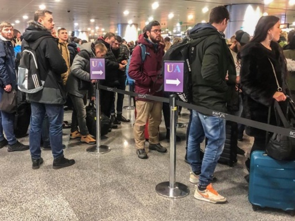 В аэропорту «Борисполь» фиксируют огромные очереди (ФОТО)