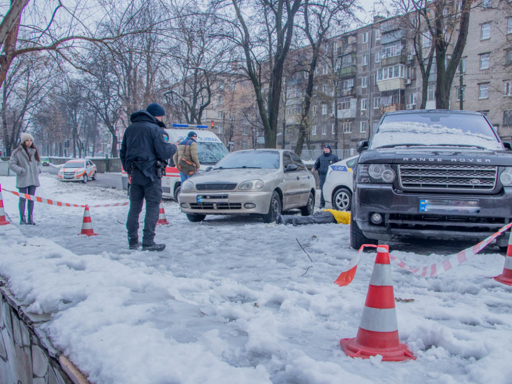 На улице Днепра в снегу обнаружили труп (ФОТО)