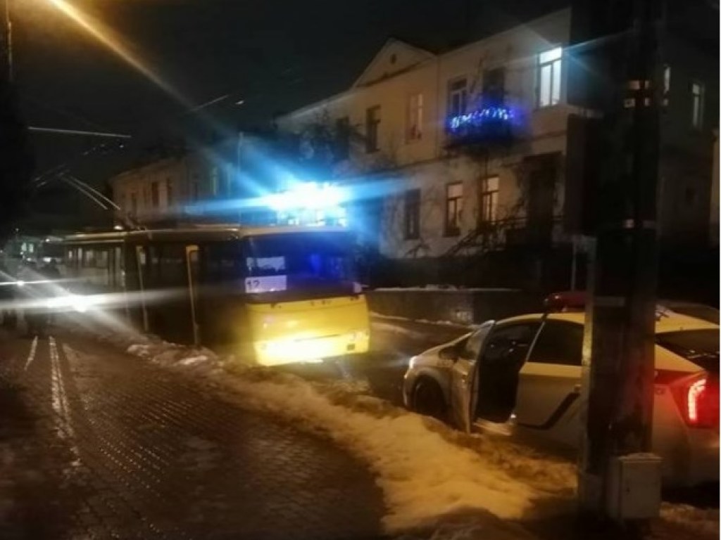 В Луцке водитель зажал руку 2-летнего ребенка и протащил его по улице (ФОТО)